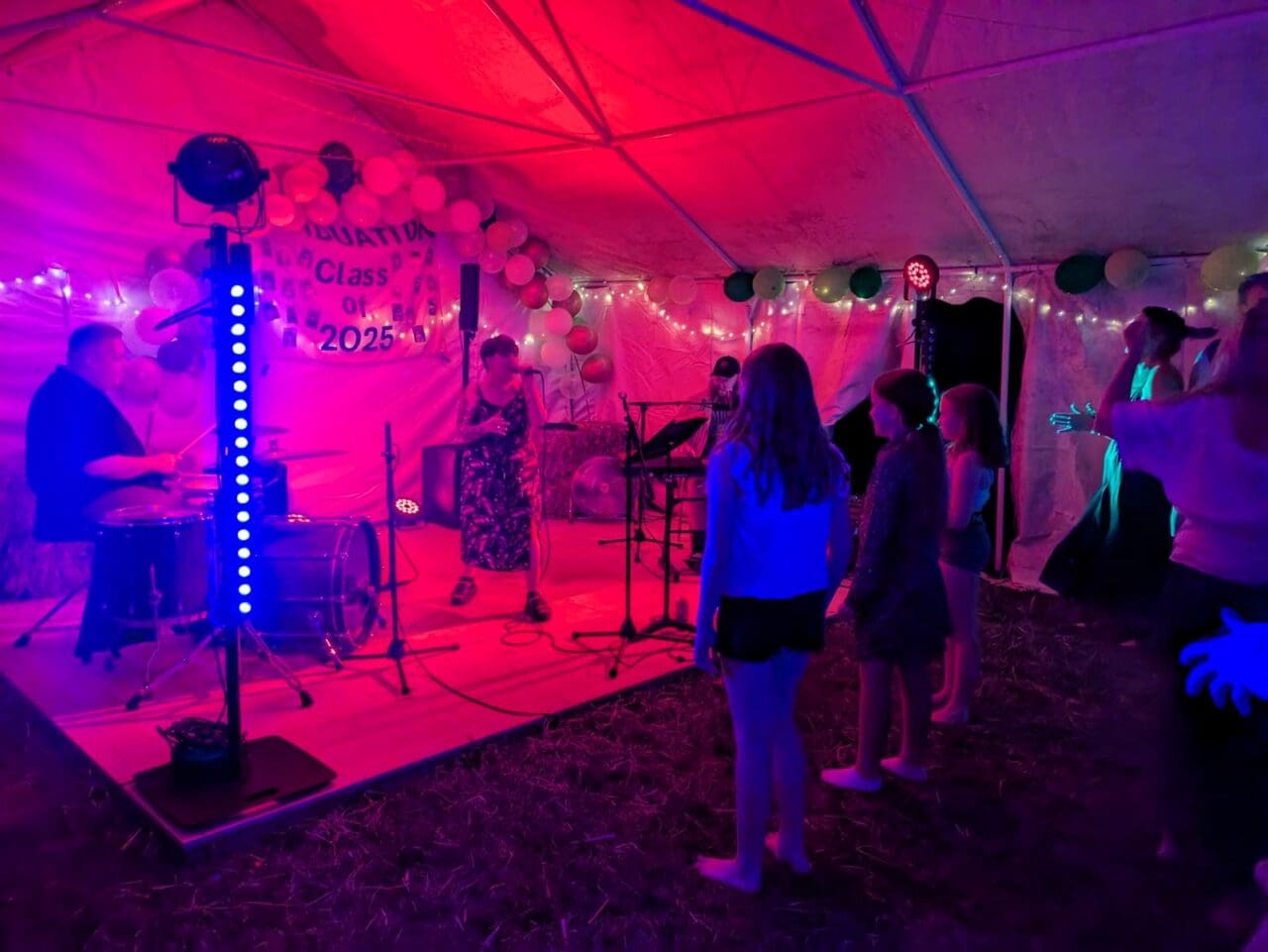 The legendary Fabulous Fug get everyone on their feet and dancing the night away!